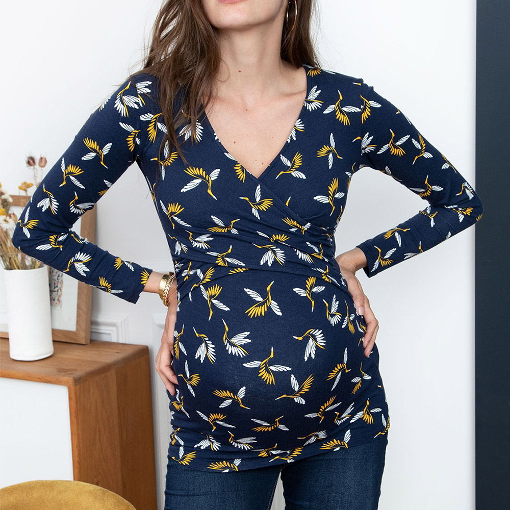 Mune's Cradle Long Sleeve V-Neck Lift-Up Breastfeeding & Pregnancy Shirt